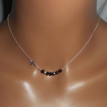 Halsband i 925 silver med svart kristallkors och pärlor