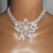 Halsband med vit spets och Swarovski-kristall för blomsterceremoni