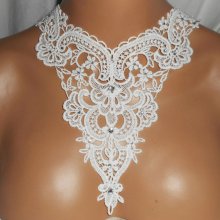 Halsband med vit spets för ceremonin med Swarovski Crystal Flower Design