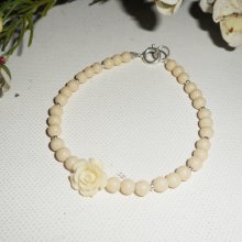 Armband med pärlor och rosor i rå gorgon på silverlås