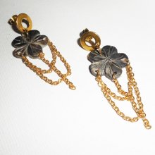 Pärlemorsblomma örhängen med guldkedja