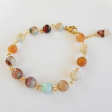 Armband med mångfärgade facetterade agatstenar