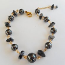 Armbandet med hematit och obsidiansten