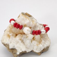 Armband med odlade pärlor och röd gorgonian
