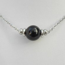 Solitärhalsband med runda onyxstenar och pärlor i rostfritt stål