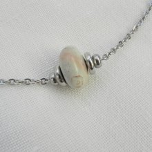Solitärhalsband med beige rund jaspissten och pärlor i rostfritt stål