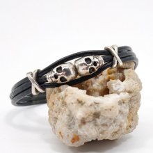 Armband för män i svart läder med flera strängar och dubbla dödskallepärlor 