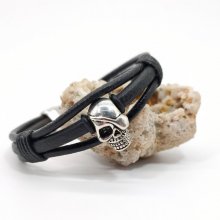 Armband med dödskalle och korsben på svarta läderband